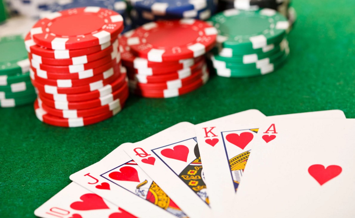 Giải đáp thắc mắc game bài Poker là gì?